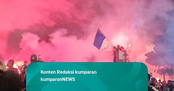 Persib Tak Jadi Juara Malam Ini, Bobotoh Tetap 'Berpesta' di Bandung