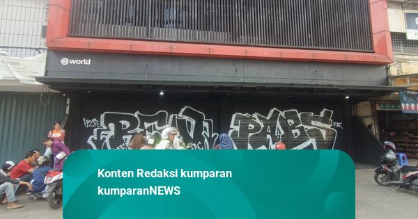 Warga Masih Datangi Ruko Worldcoin di Bekasi dan Berharap Cuan