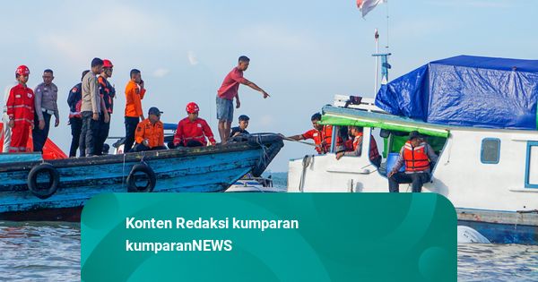 Foto: Kapal Ferry Tenggelam di Kaltim, Sejumlah Penumpang Dievakuasi