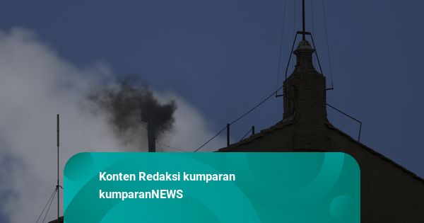 Asap Hitam Kembali Keluar: Paus Baru Belum Terpilih, Konklaf Berlanjut