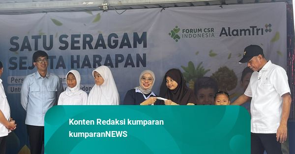 Kemensos Bagikan Seragam Gratis untuk Siswa SD Kurang Mampu, Total 10 Ribu Paket
