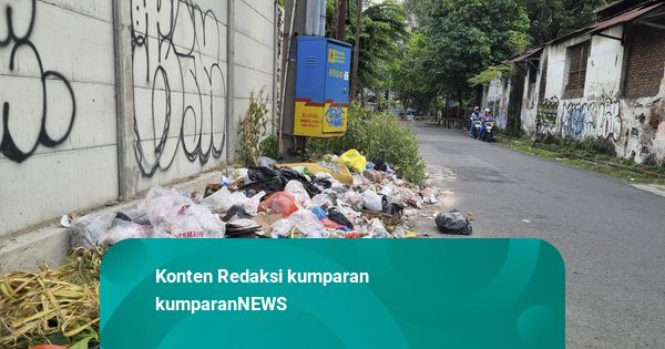 Tumpukan Sampah di Kali Bokor Surabaya Kembali Muncul