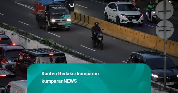 Pemotor Bandel Masuk JLNT Casablanca, Berujung Oleng dan Luka-luka