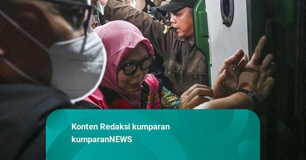 Foto: Penampakan 2 Tersangka Korupsi Laptop di Kemendikbud yang Ditahan Kejagung