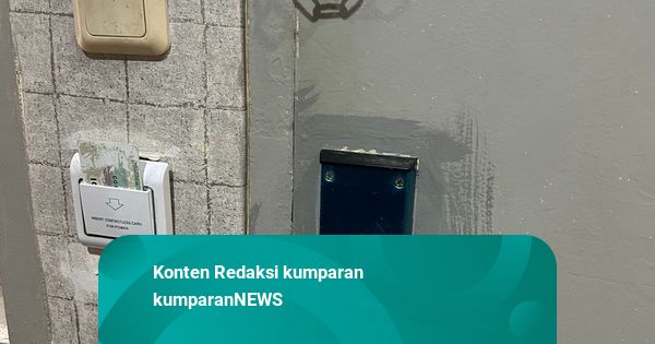 Penampakan Bagian Dalam Pintu Kos Diplomat Arya Daru Pangayunan