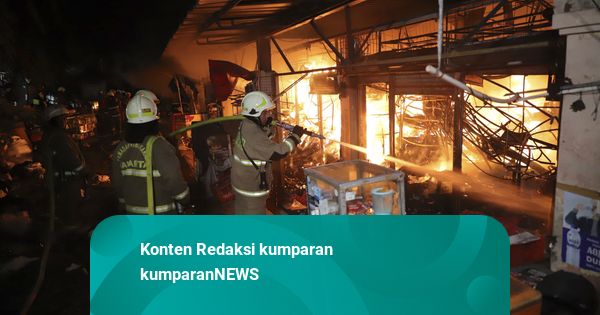 Pesan Polisi ke Warga: Jauhi Pasar Taman Puring, Jangan Ganggu Pemadaman Api