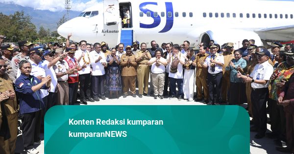 Penerbangan Perdana Sriwijaya Air ke Wamena, Wamendagri Harap Berdampak ke Warga