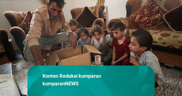 Foto: Ketika Tepung hingga Ikan Dikirim Yordania dan UEA via Udara untuk Gaza