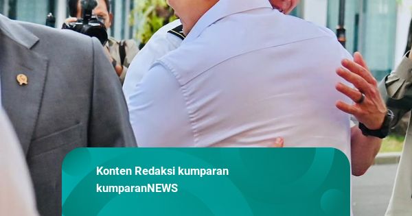 Momen Seskab Teddy Peluk Komandan Operasi Khusus AS Jenderal Bryan Fenton