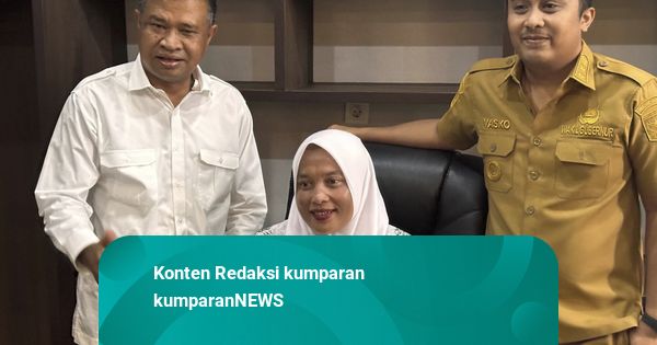 Bidan di Sumbar yang Berenang di Sungai Demi Obati Pasien Diganjar Penghargaan