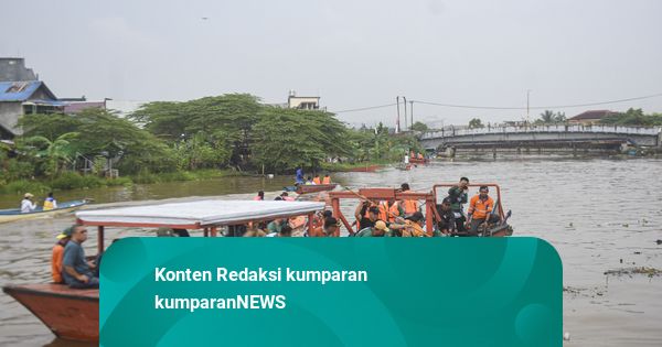 Foto: Aksi Bersih-bersih Sungai Karang Mumus di Samarinda