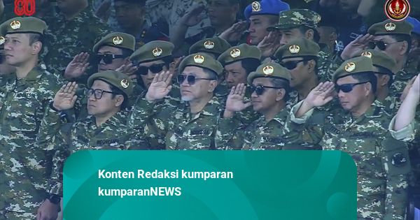 Prabowo Ungkap Alasan Menteri Ikut Pakai Baju Loreng di Gelar Pasukan Kehormatan