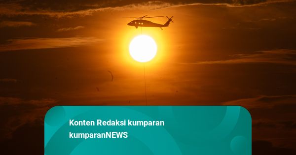 Foto: Melihat Pemadaman Kebakaran Lahan 5 Hektare di Ogan Ilir