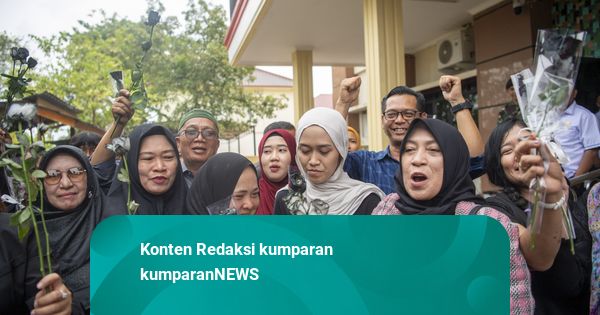 Foto: Tangis Keluarga Korban Iringi Vonis Hukuman Mati Kopda Bazarsah