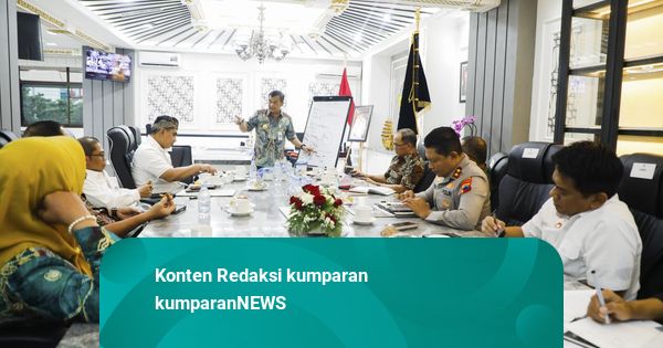 Gubernur Jateng Minta Masyarakat Tunggu Hasil Pansus Pemakzulan Bupati Pati