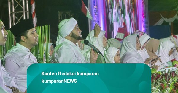 Pesan Khofifah di Zikir dan Sholawat HUT ke 80 RI: Jatim Makin Sejuk dan Damai