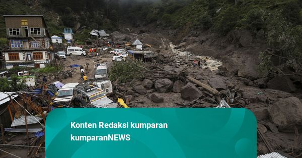 Foto: Kashmir, India Dihantam Banjir Bandang, 56 Orang Tewas & 80 Hilang