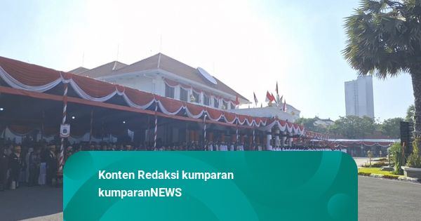 Khofifah Pimpin Upacara HUT ke-80 Kemerdekaan RI di Gedung Negara Grahadi