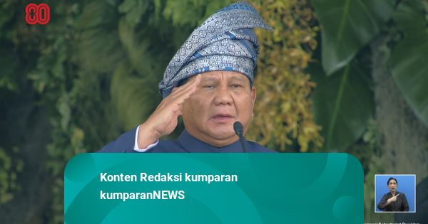Prabowo Pimpin Upacara Penurunan Merah Putih di Istana, Pakai Tanjak Melayu