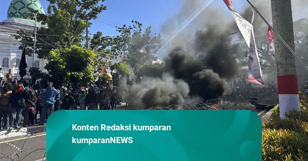 Demo Tolak Kenaikan PBB 300% di Bone Ricuh: Massa Terobos Kawat Berduri