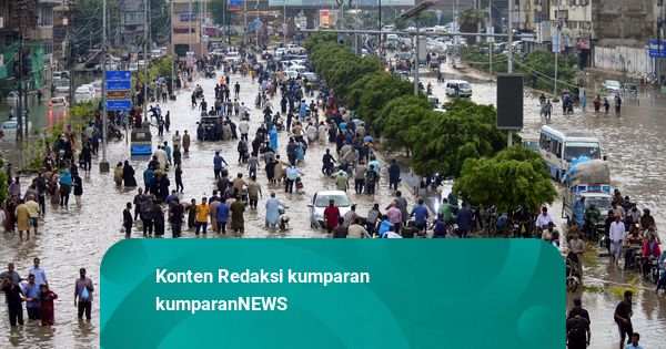 Perahu yang Sedang Evakuasi Korban Banjir di Pakistan Terbalik, 5 Orang Tewas