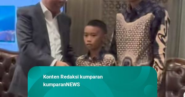 Bocah SD Asal Lamsel Panjat Tiang Bendera Saat HUT RI, Dasco Beri Hadiah