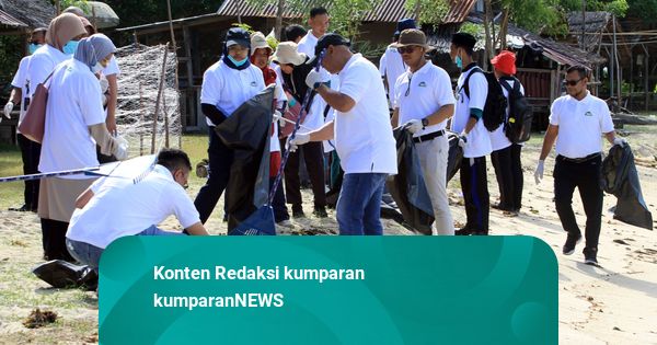 Foto: Bersih-Bersih Sampah di Berbagai Pantai Indonesia