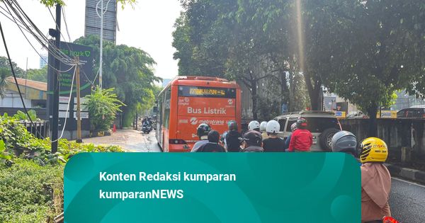 Macet di TB Simatupang: Tak Bisa Dihindari, Trotoar Akan Dialihfungsikan