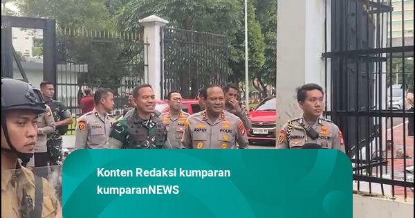 Kapolda Metro dan Pangdam Jaya Tinjau Aksi Demo di Depan DPR