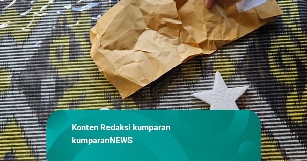 Penampakan Isi Amplop Misterius yang Diterima Keluarga Usai Pemakaman Arya Daru