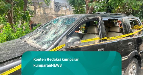 Melihat Mobil Lurah Manggarai Selatan yang Hancur Diamuk Massa Demo DPR