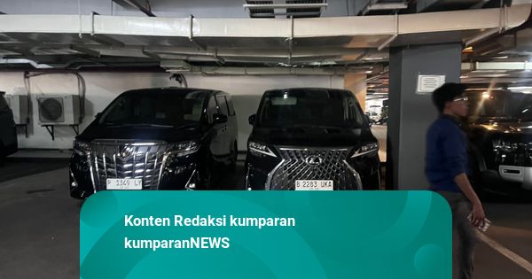 Usai Demo Ricuh, Ramai-ramai Mobil Anggota DPR Tak Pakai Pelat Dinas
