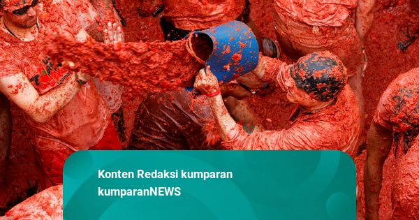 Foto: Spanyol Memerah karena Perang Tomat, Bendera Palestina Berkibar