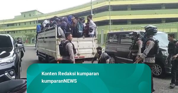Momen 1 Truk Isi Pelajar yang Mau Demo di DPR Diamankan ke Polres Bekasi