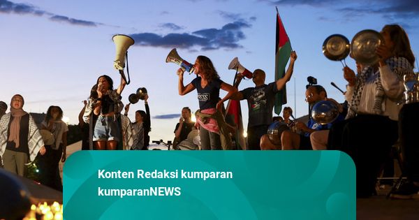 Foto: Aksi Solidaritas Warga AS Mengenang Kematian Jurnalis & Nakes di Gaza