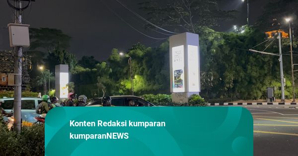 Polisi Urai Massa Demo Rusuh di Jalan Asia Afrika, Lalu Lintas Buka Tutup