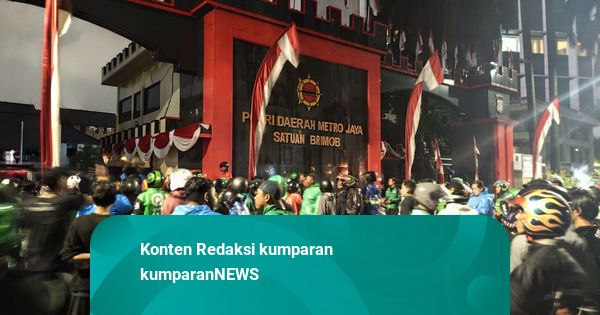 Mako Brimob Ramai Didatangi Ojol, Diduga Terkait Rekan Tertabrak Rantis