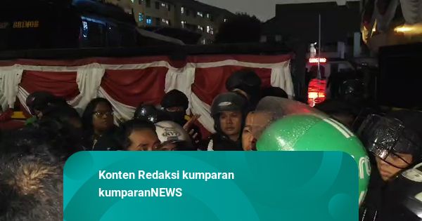 Video: Massa Ojol Ramai-ramai Datangi Mako Brimob Polda Metro Jaya