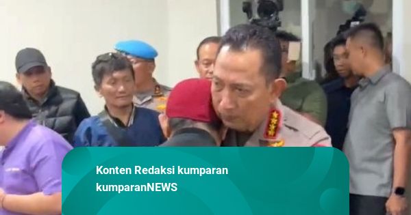 Kapolri ke RSCM Peluk Keluarga Ojol yang Tewas Dilindas Rantis