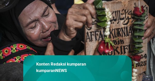 Foto: Isak Tangis di Pemakaman Affan Kurniawan yang Tewas Terlindas Mobil Brimob