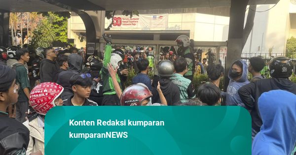 Massa Rusak Gedung di Jakarta Pusat