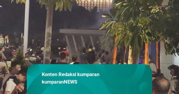 Daftar Titik di Jakarta yang Masih Ricuh hingga Sabtu Dini Hari