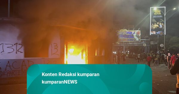 Pos Polisi di Serang Kota Dibakar Massa