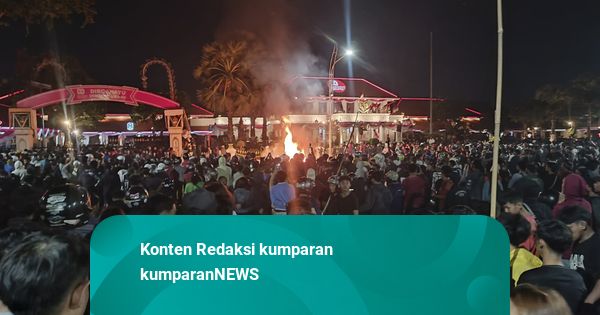 Polisi Dalami Info Pembakar Gedung Grahadi Pakai Jaket Ojol & Adidas Terrex