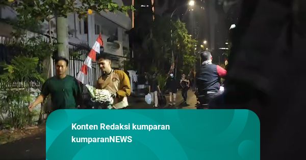 Massa Jarah Rumah Eko Patrio: Kulkas, TV, Pakaian hingga Dispenser Diambil