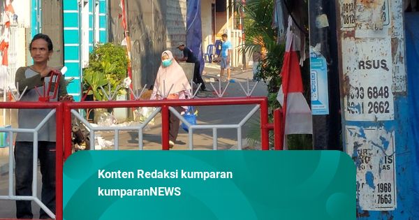 Jalan ke Rumah Sahroni Diportal Usai Dijarah, Ditutup Terpal Biru