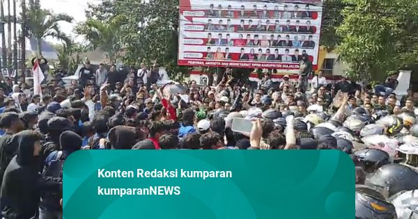 Mahasiswa Demo Depan DPRD Majalengka, Jalan KH Abdul Halim Sempat Ditutup
