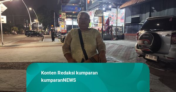 Kisah Rahmiyati, Pengamen Siter Bertahan Hidup dari Uang Receh Muda-Mudi Blok M