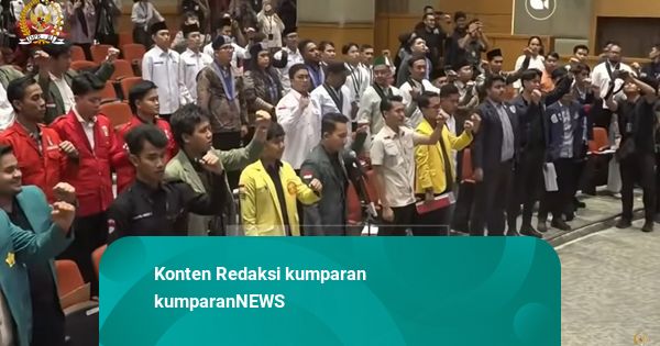 Saat Pekik 'Sumpah Mahasiswa' Menggema di Dalam DPR, Dasco dkk Ikut Berdiri
