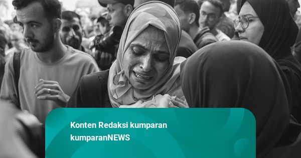 Foto: Tangis Pecah Iringi Prosesi Pemakaman Warga Gaza Korban Serangan Israel